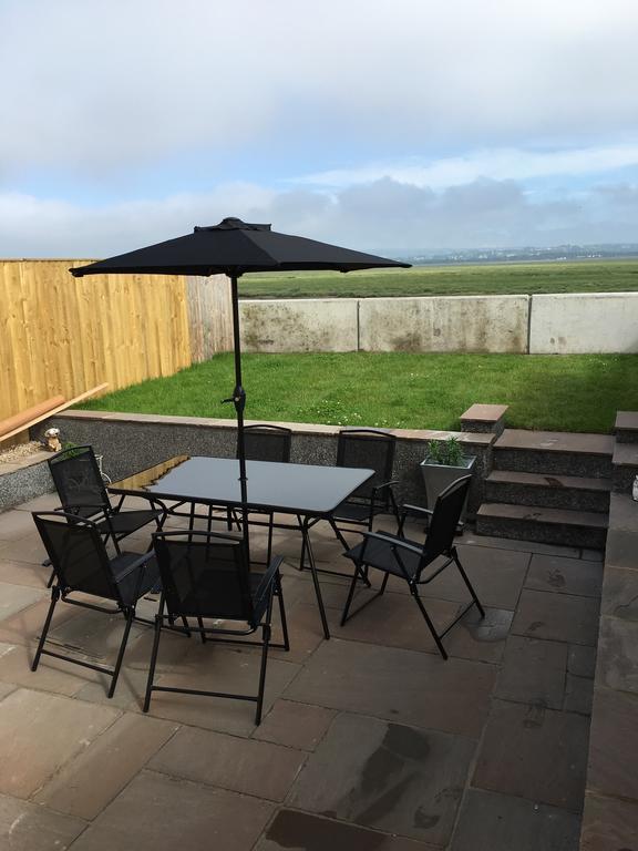Villa Waters Edge Penclawdd Exterior foto