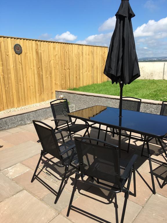 Villa Waters Edge Penclawdd Exterior foto
