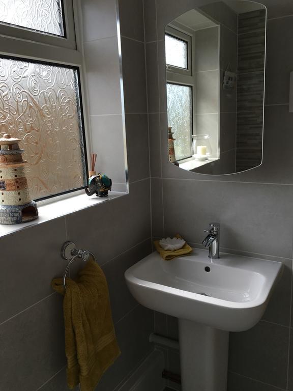 Villa Waters Edge Penclawdd Exterior foto